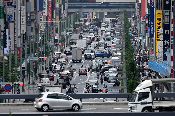  2021年7月7日，東京銀座購物區的一條街的街景。（STR/JIJI PRESS/AFP via Getty Images）