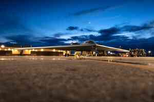 涉非法拍攝美軍B2轟炸機 中國男子遭起訴