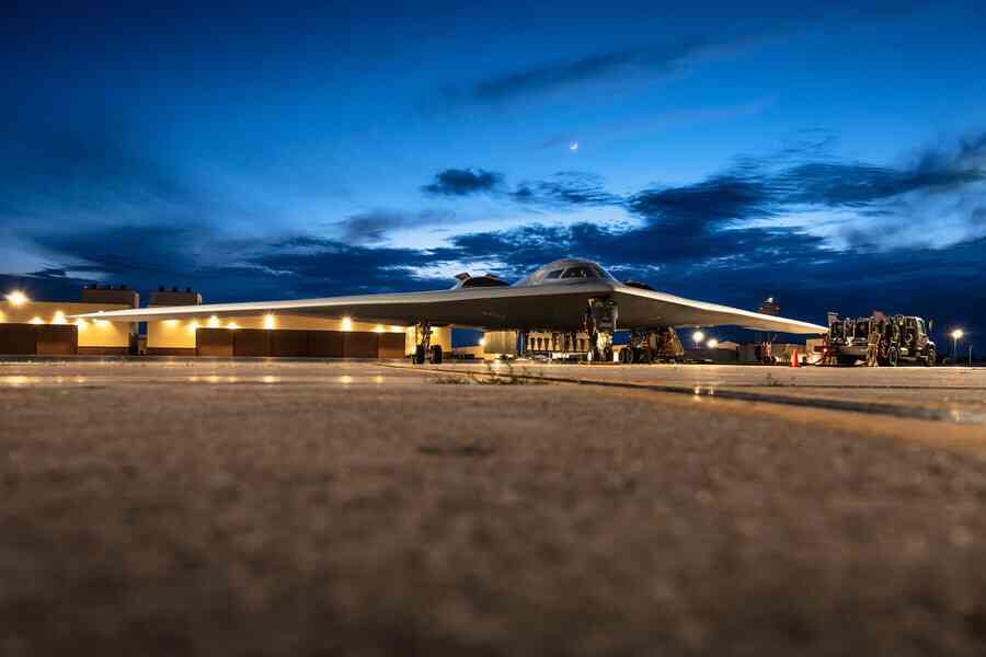 涉非法拍攝美軍B2轟炸機 中國男子遭起訴