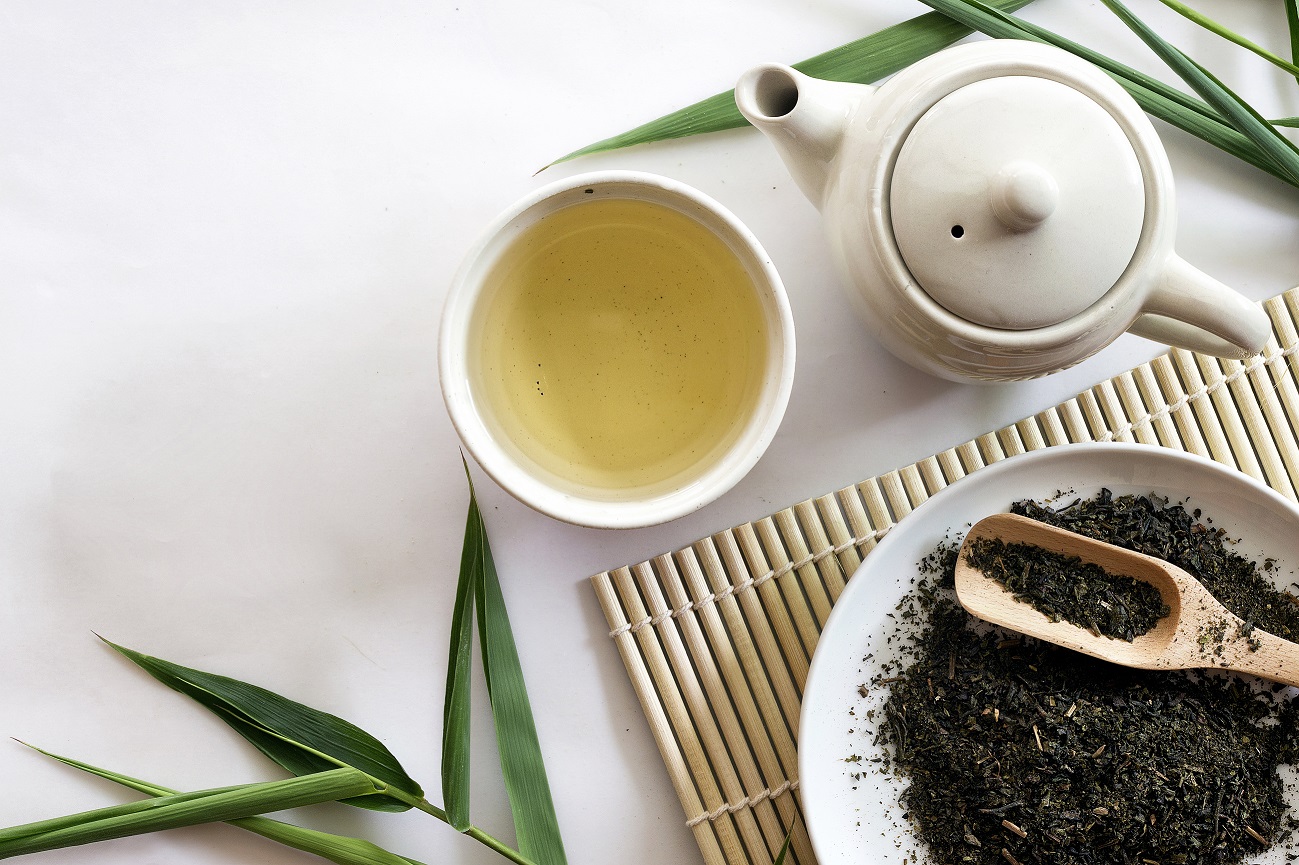 在穀雨時節所採摘的茶葉就是穀雨茶，又稱為二春茶。傳說，穀雨這天的茶喝了會清火、辟邪、明目等。(Shutterstock)
