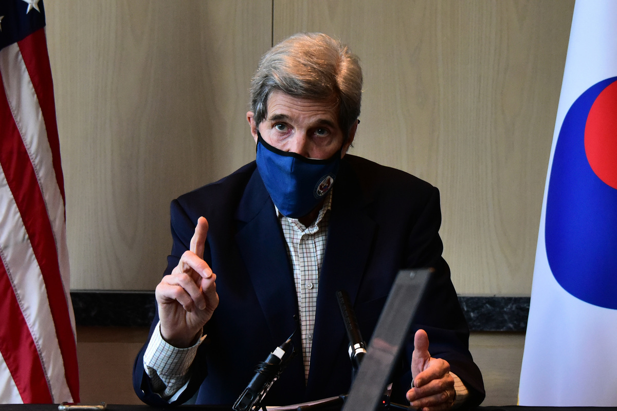 2021年4月18日，美國總統氣候問題特使克里（John Kerry）在南韓首爾舉行的新聞發佈會上發言。（U.S. Embassy Seoul via Getty Images）