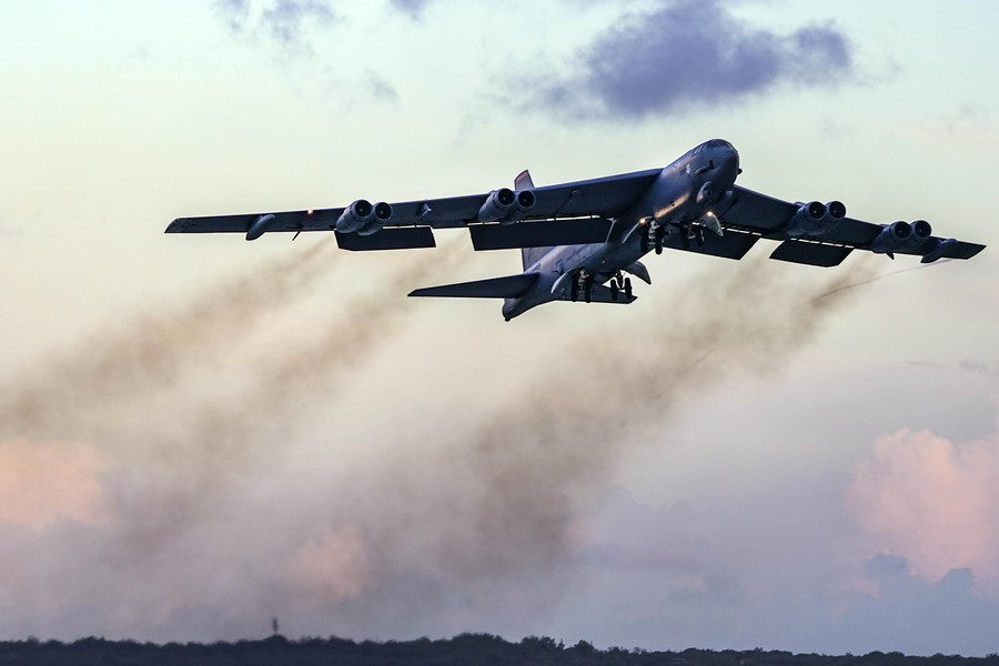 美B-52H戰略轟炸機飛越北約30國 展現戰力