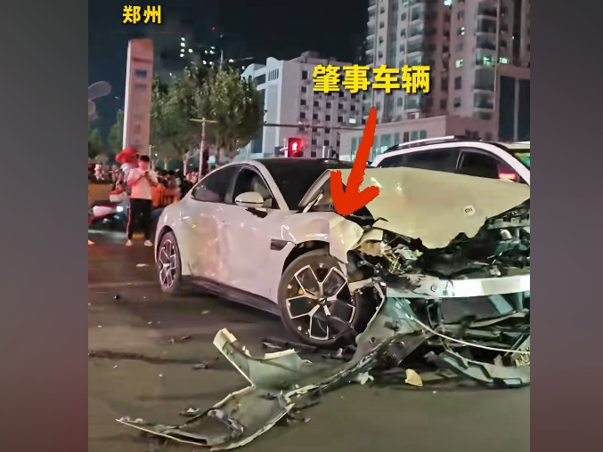 小米SU7又出惡性事故 鄭州街頭連撞16輛車
