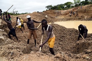 中共在中非挖金礦造成生態災難 被要求關閉