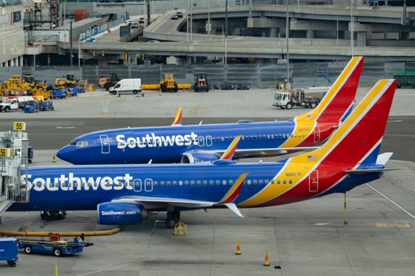 西南客機與直升機險相撞 美當局展開調查