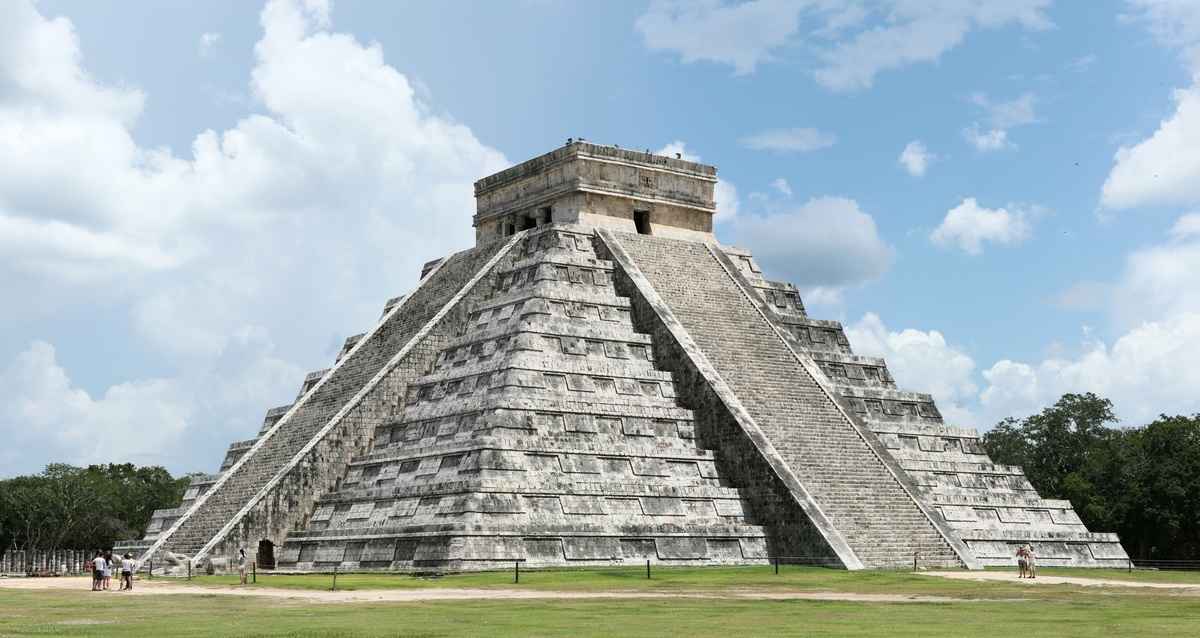瑪雅文明在契琴伊薩（今墨西哥境內）建造的宏偉金字塔。（公有領域/Daniel Schwen）