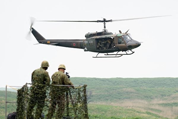 2021年5月22日，日本靜岡縣御殿場市，日本地面自衛隊（JGSDF）在東富士演習區（East Fuji Maneuver Area）舉行實彈演習。圖為一架UH-1J直升機。（AKIO KON/POOL/AFP via Getty Images）