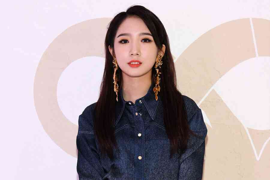 孟美岐蟄伏兩年換自由身 躲過十年長約陷阱