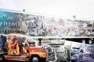 司機用超愛國的美國壁畫覆蓋貨車 向英雄致敬
