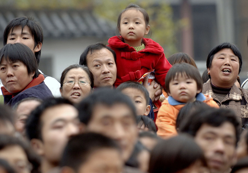 幾十年來，中國一直依靠其龐大的勞動年齡人口，推動經濟增長。現在，隨著中國的年輕人越來越多地推遲結婚，或拒絕結婚和生孩子，中共政府擔心出現幾十年來最大的經濟放緩。圖為資料圖。（AFP）