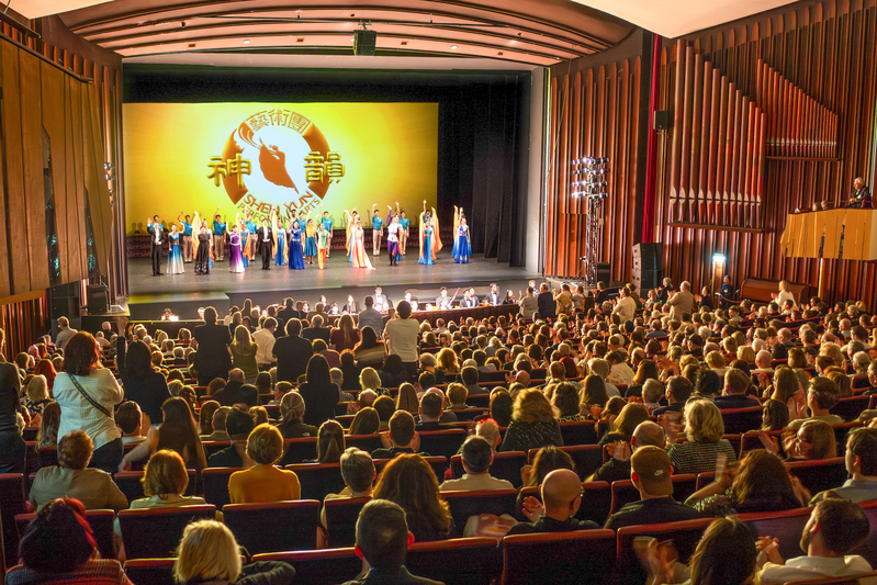 德國魯爾區一票難求 精英：神韻將改變世界