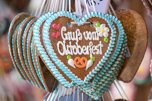 2023年9月17日，德國慕尼黑，在德國慕尼黑啤酒節（Oktoberfest）期間，現場出售的薑餅。（Hannes Magerstaedt/Getty Images）
