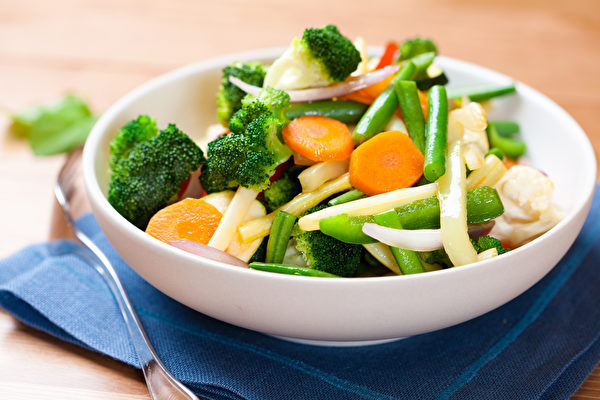每天都食用帶有美麗色彩的蔬菜，自然而然就能夠攝取到多酚。（Shutterstock）