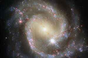 螺旋星系NGC 3507像風車 外觀與伴星系不同