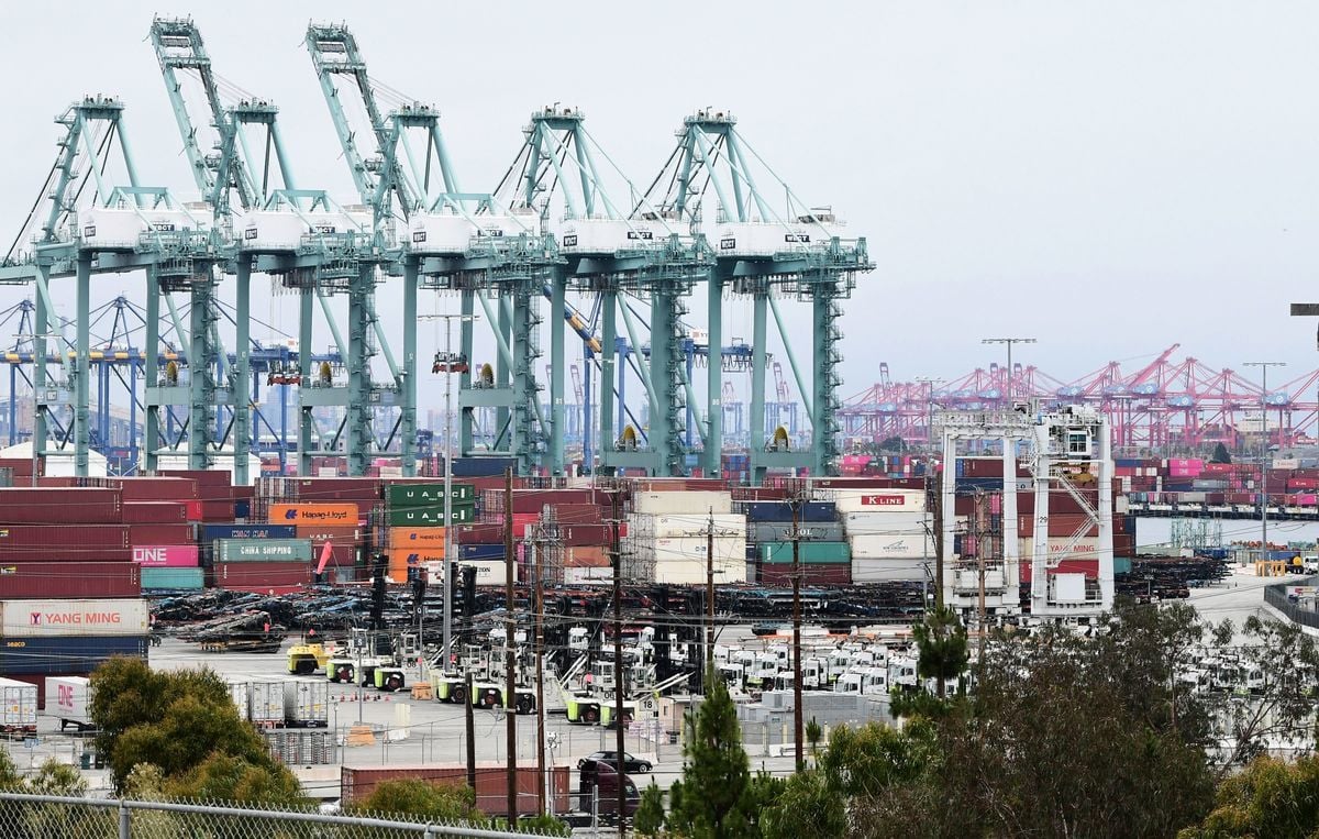 2019年6月中美貿易戰期間，洛杉磯港堆放的貨櫃。（FREDERIC J. BROWN/AFP via Getty Images）