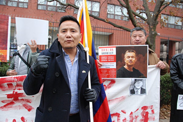 2022年11月29日下午，西藏青年會多倫多分會主席Sunny Sonam說，要聲援大陸人反抗中共。（伊鈴／大紀元）