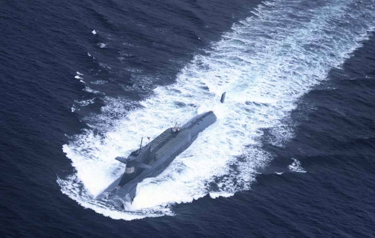 近日，有傳聞稱中共093型核潛艇在黃海發生爆炸並沉沒，但中共前軍官表示，此消息並不屬實。這張未註明日期的照片顯示了中共軍方北海艦隊的一艘核動力潛艇準備下潛。（China Out /AFP）