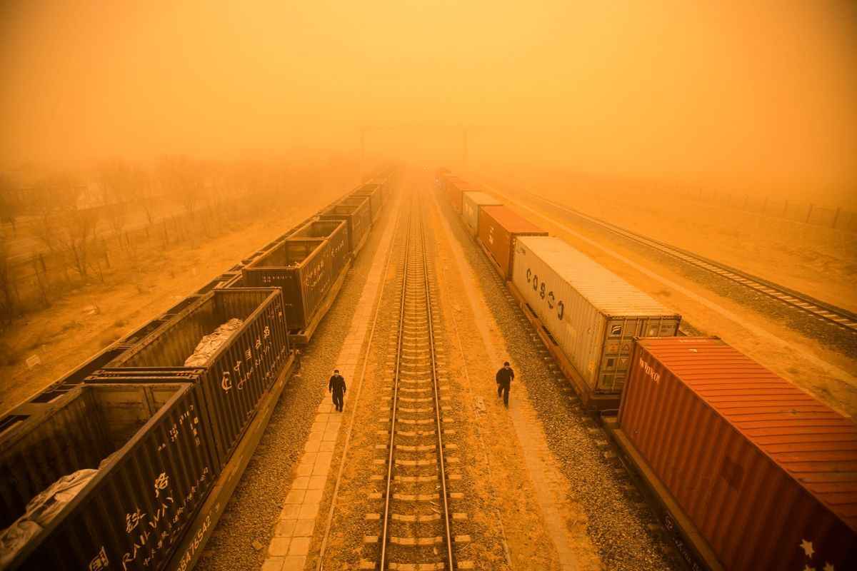 2023年3月21日，內蒙古二連浩特黃沙漫天。（STR/AFP via Getty Images）