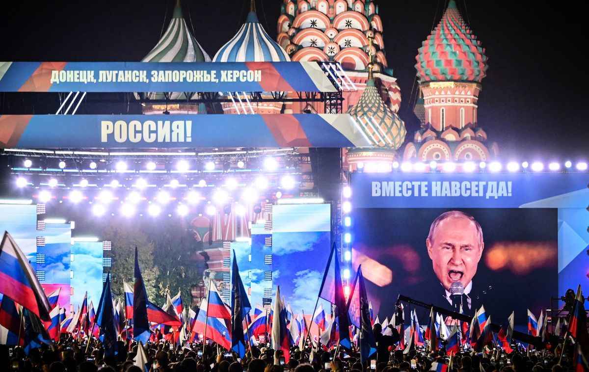 2022年9月30日，莫斯科市中心，俄羅斯總統普京在紅場集會和音樂會上發表演講，宣布俄羅斯吞併烏克蘭的盧甘斯克、頓涅茨克、克爾森和扎波羅熱四個地區。（ALEXANDER NEMENOV/AFP via Getty Images）