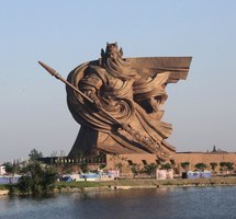 荊州巨型關公像被批違建要搬遷 網友批浪費