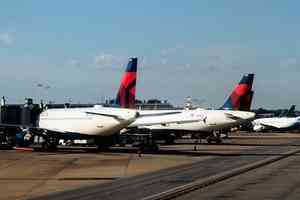 達美一航班起飛期間引擎失靈起火 無人受傷