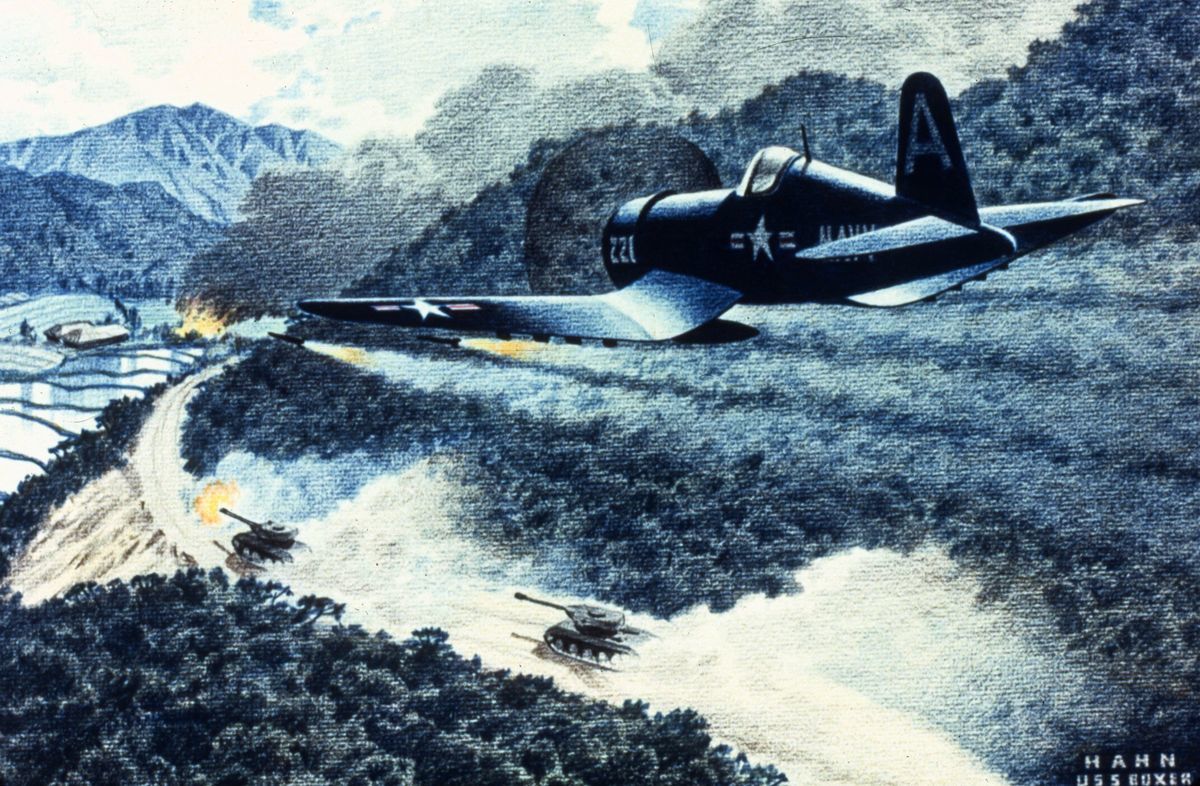 1952年左右，一架美國海軍海盜（Corsair）戰機飛越南韓。（MPI/Getty Images）