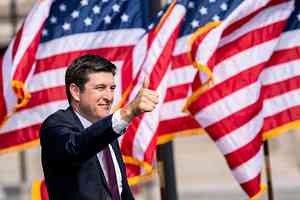 美國共和黨眾議員推法案 擬禁止國會議員買股票