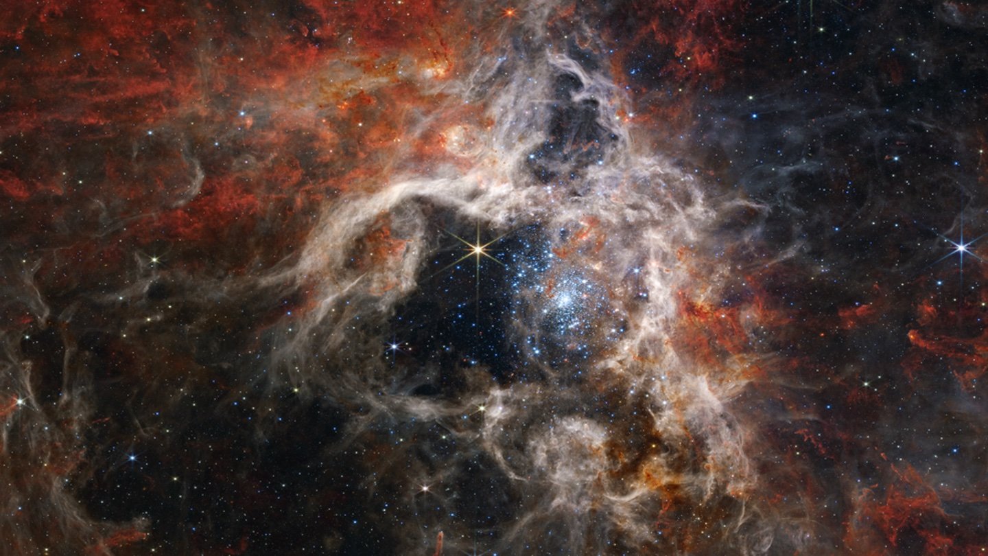 2022年9月6日，美國太空總署（NASA）發布一張用占士‧韋伯太空望遠鏡（James Webb Space Telescope）的近紅外相機（NIRCam）拍攝的「宇宙狼蛛」（Cosmic Tarantula）圖像。 （NASA/ESA/CSA/STScI/Webb ERO Production Team）