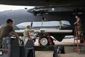 美國巴克斯代爾空軍基地受多批無人機騷擾