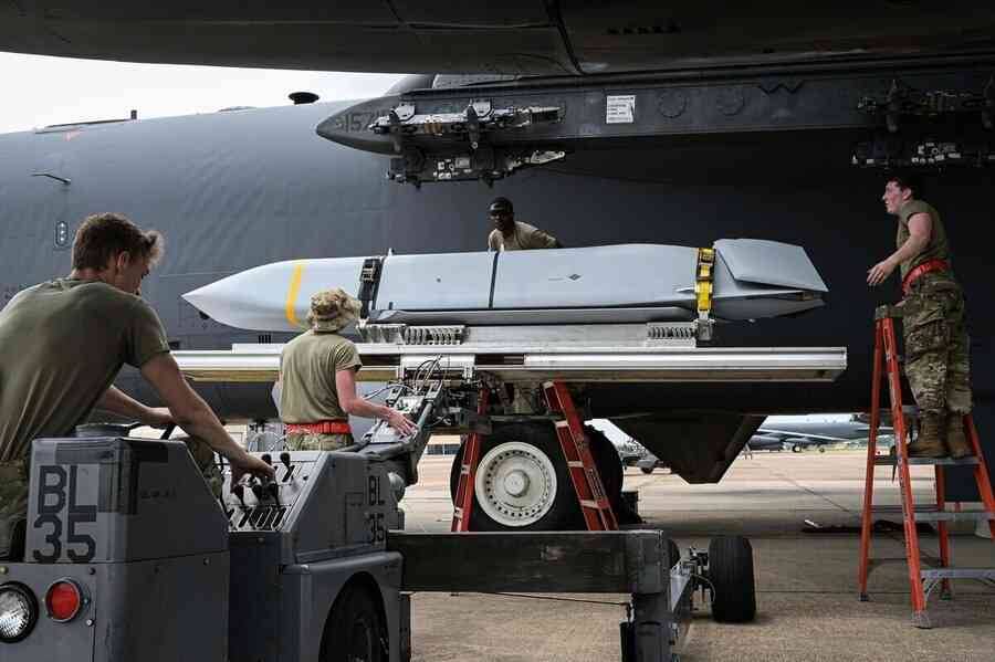 美國巴克斯代爾空軍基地受多批無人機騷擾