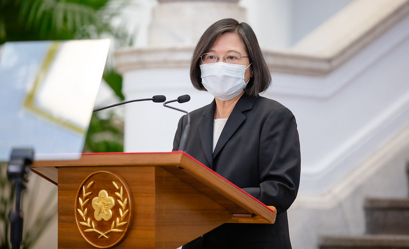 中華民國總統蔡英文5月15日表示，疫情嚴峻，拜託全體國人及在台灣的外國人嚴守防疫指引，團結守住台灣。圖為資料照。（總統府提供）