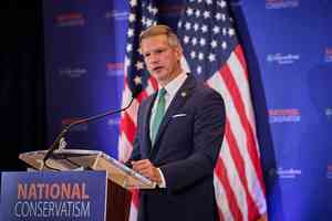 美議員:華府槍案受傷士兵仍在與死神搏鬥