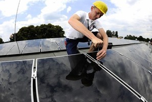 拜登延長太陽能板關稅 同時放鬆部份條款