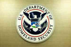 美國撤銷150萬移民臨時合法身份