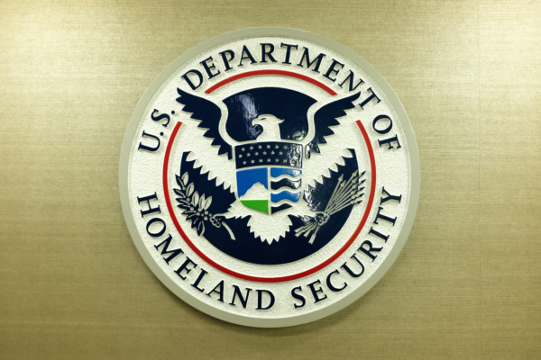 美國撤銷150萬移民臨時合法身份