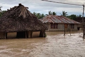 風暴襲印尼和東帝汶 掀六米海浪 160多人遇難