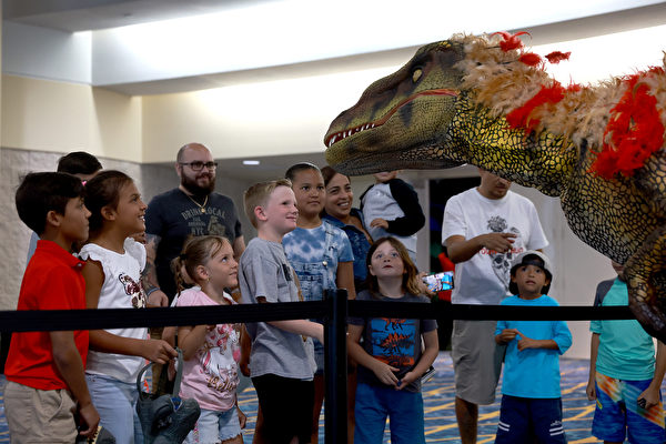 【圖輯】美國佛州舉行「侏羅紀探索」恐龍展