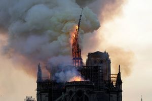 【直播】巴黎聖母院大教堂大火 兩塔安全了