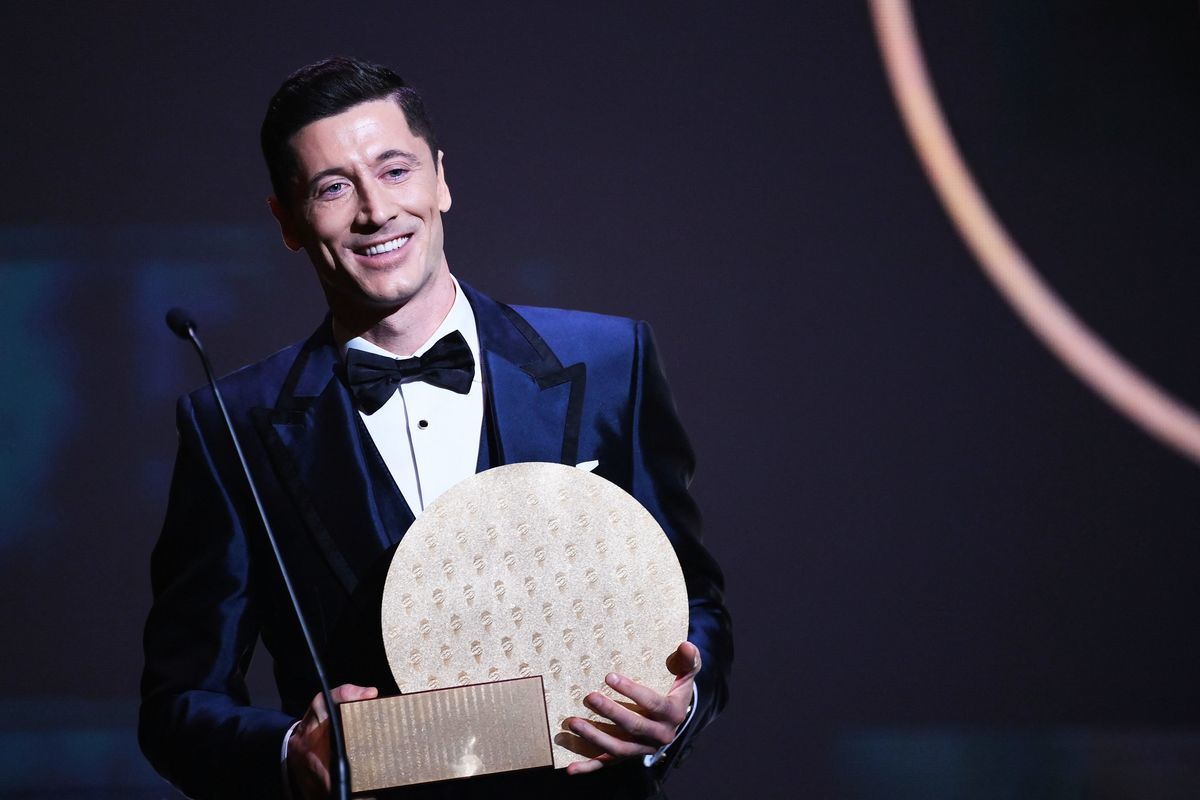11月29日，金球獎舉行頒獎典禮，萊萬多夫斯獲得最佳前鋒獎。（Franck Fife /AFP via Getty Images）