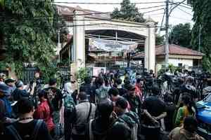 印尼首都一高中發生爆炸 至少54人受傷