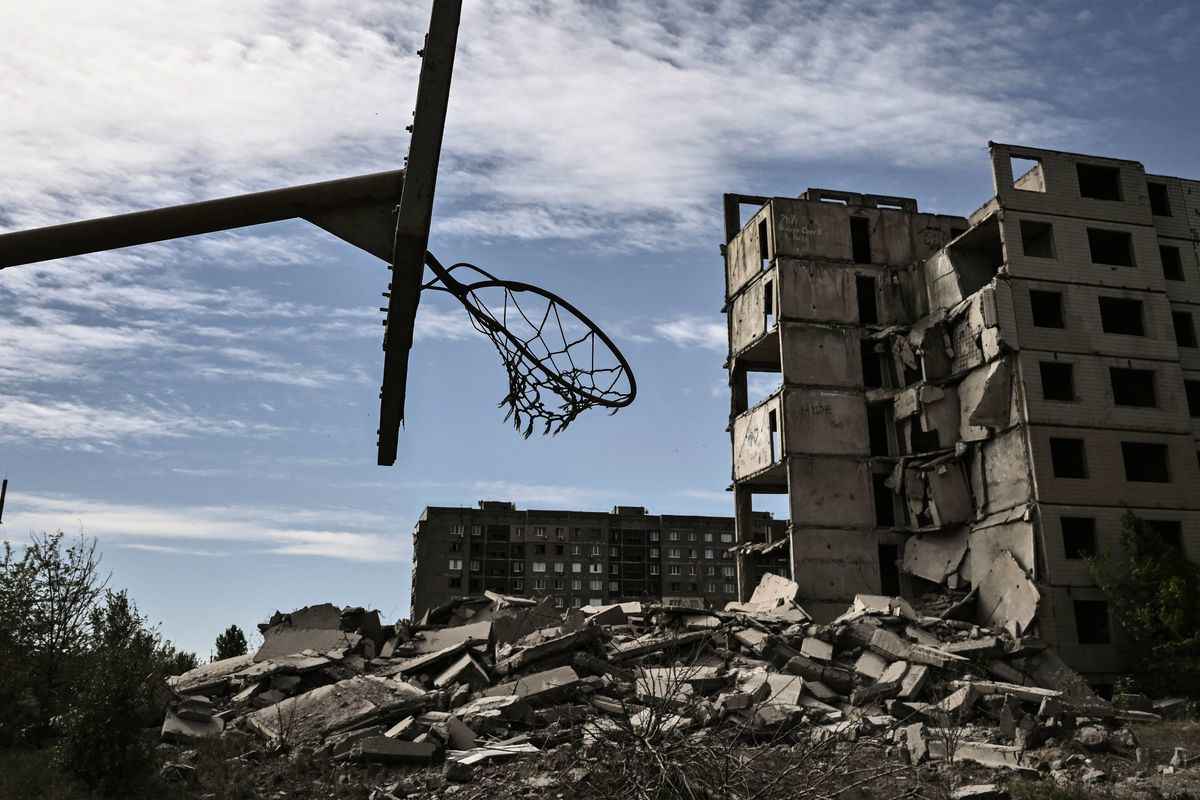 2022年5月25日，烏克蘭東部頓巴斯地區的克拉馬托爾斯克（Kramatorsk）遭受襲擊後的樣貌。（ARIS MESSINIS/AFP via Getty Images）