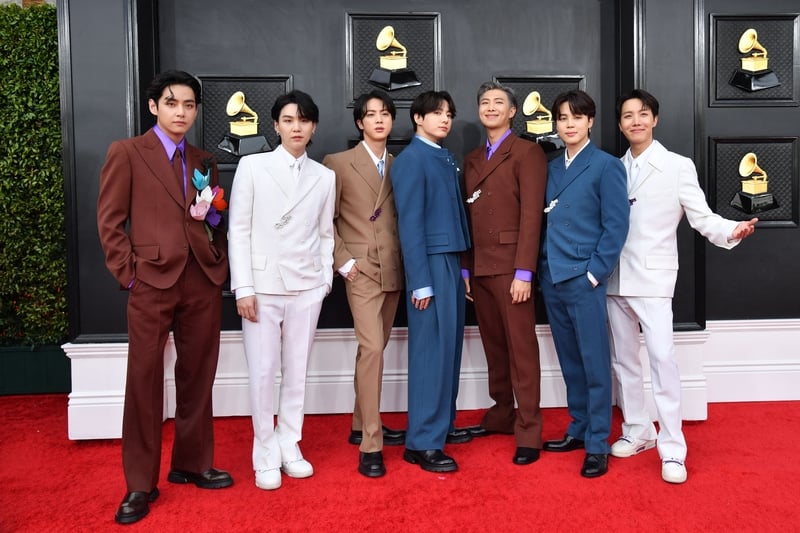 南韓人氣男團防彈少年團（BTS）出席第64屆格林美頒獎禮（The 64th Annual Grammy Awards）。（ANGELA WEISS/AFP via Getty Images）
