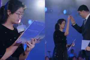 姚明15歲女兒身高近2米 一口流利英語為父翻譯