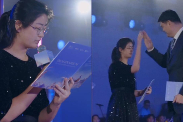 姚明15歲女兒身高近2米 一口流利英語為父翻譯