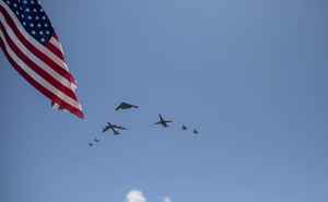 美空軍飛行秀 7大戰機及轟炸機罕見同框