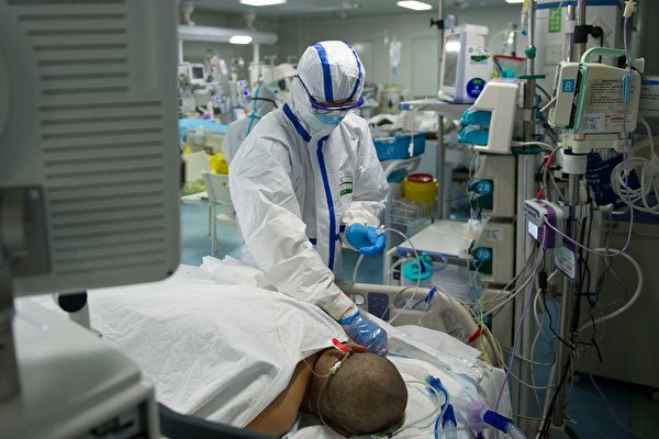 中共病毒（武漢肺炎）疫情仍未停息。這期間，部份感染中共病毒後「康復」的患者出現「復陽」現象。圖為2020年2月22日，武漢市一家醫院的深切治療部。（STR/AFP via Getty Images）