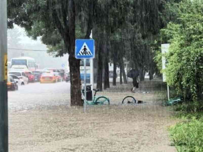北京大暴雨成全國最強降雨 市民：又看海了