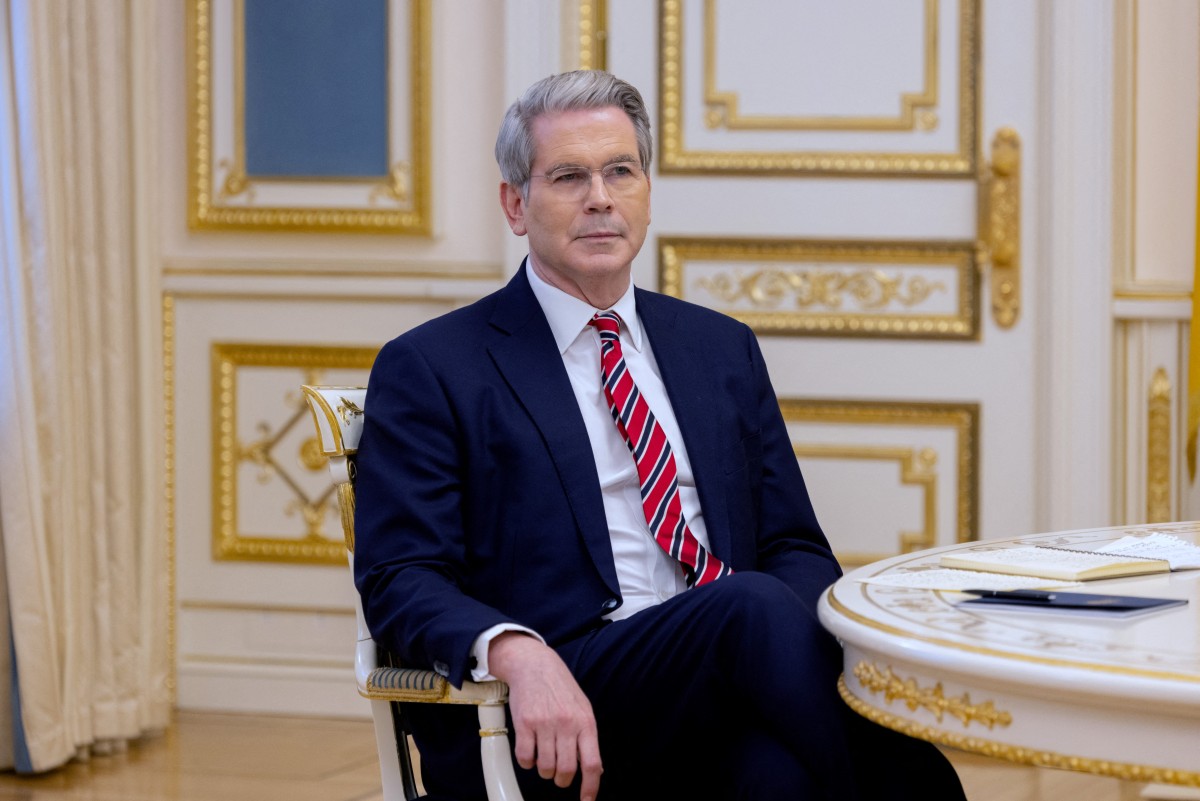 圖為2025年2月12日,美國財政部長貝森特(Scott Bessent)在基輔參加與烏克蘭總統的會談。(Tetiana Dzhafarova/AFP)