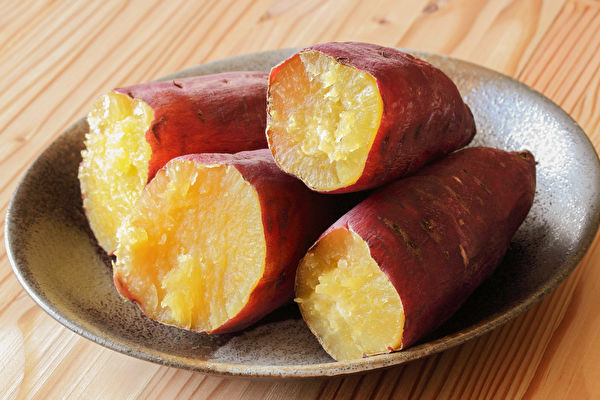 紅薯的膳食纖維含量很高，是典型的高鉀低鈉食物。（Shutterstock）