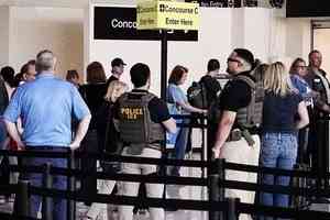 美國逾480安檢員工辭職 機場排隊人數破紀錄